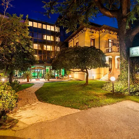 San Marco ومسبح للياقة البدنية وسبا 4*